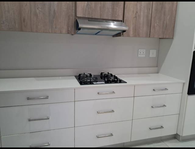 4 BEDROOM TOWNHOUSE FOR SALE IN PALM LAKES ESTATE
